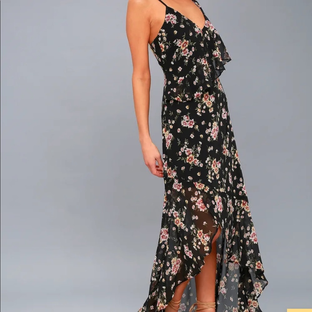 Lulu’s black floral print high-low maxi dress